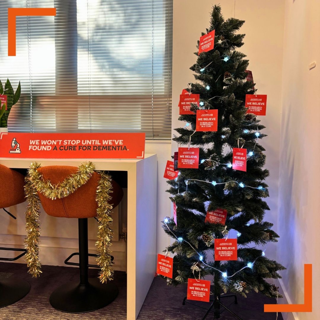 Light The Christmas Tree